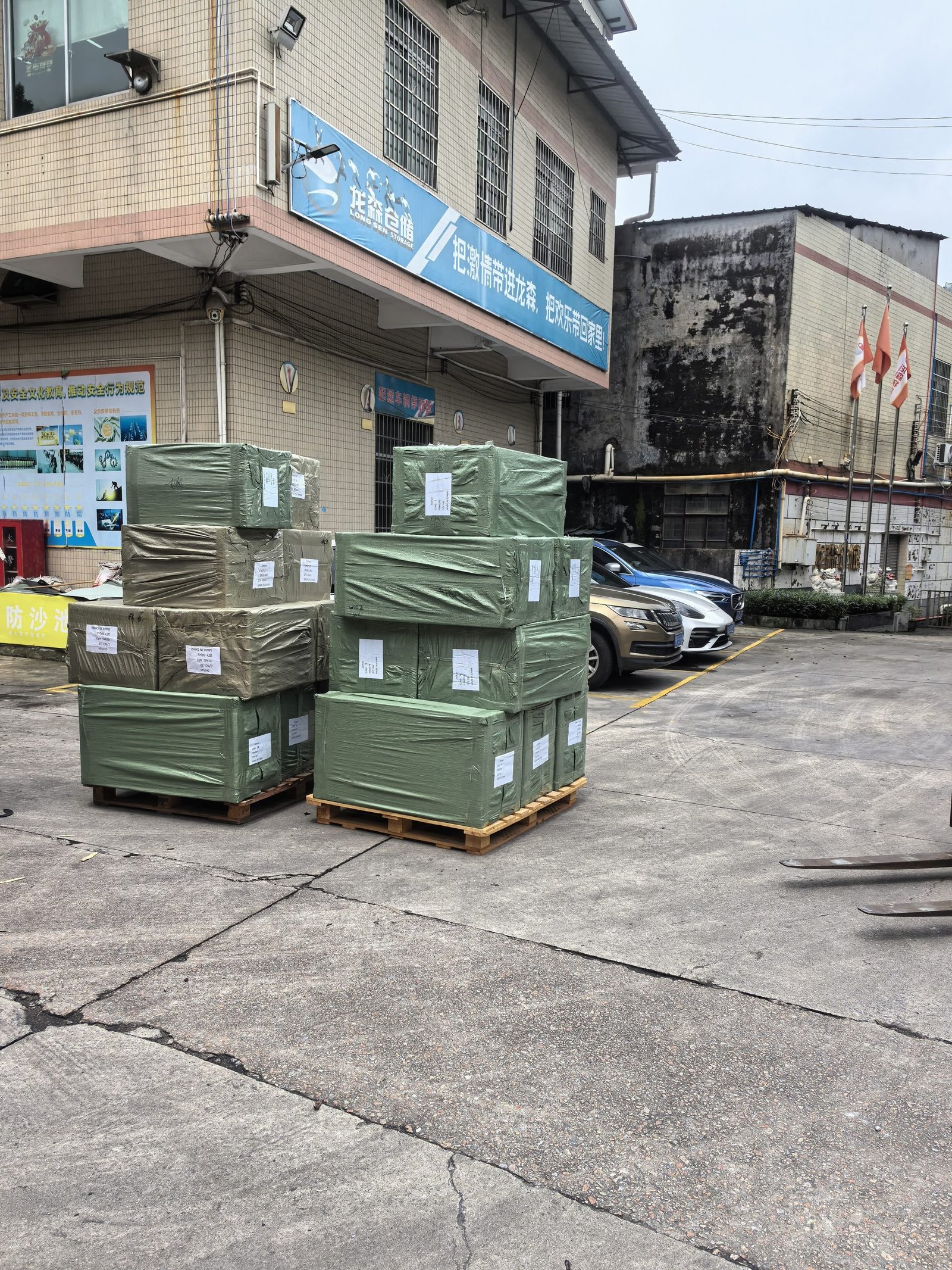 Auto parts cargo preparation