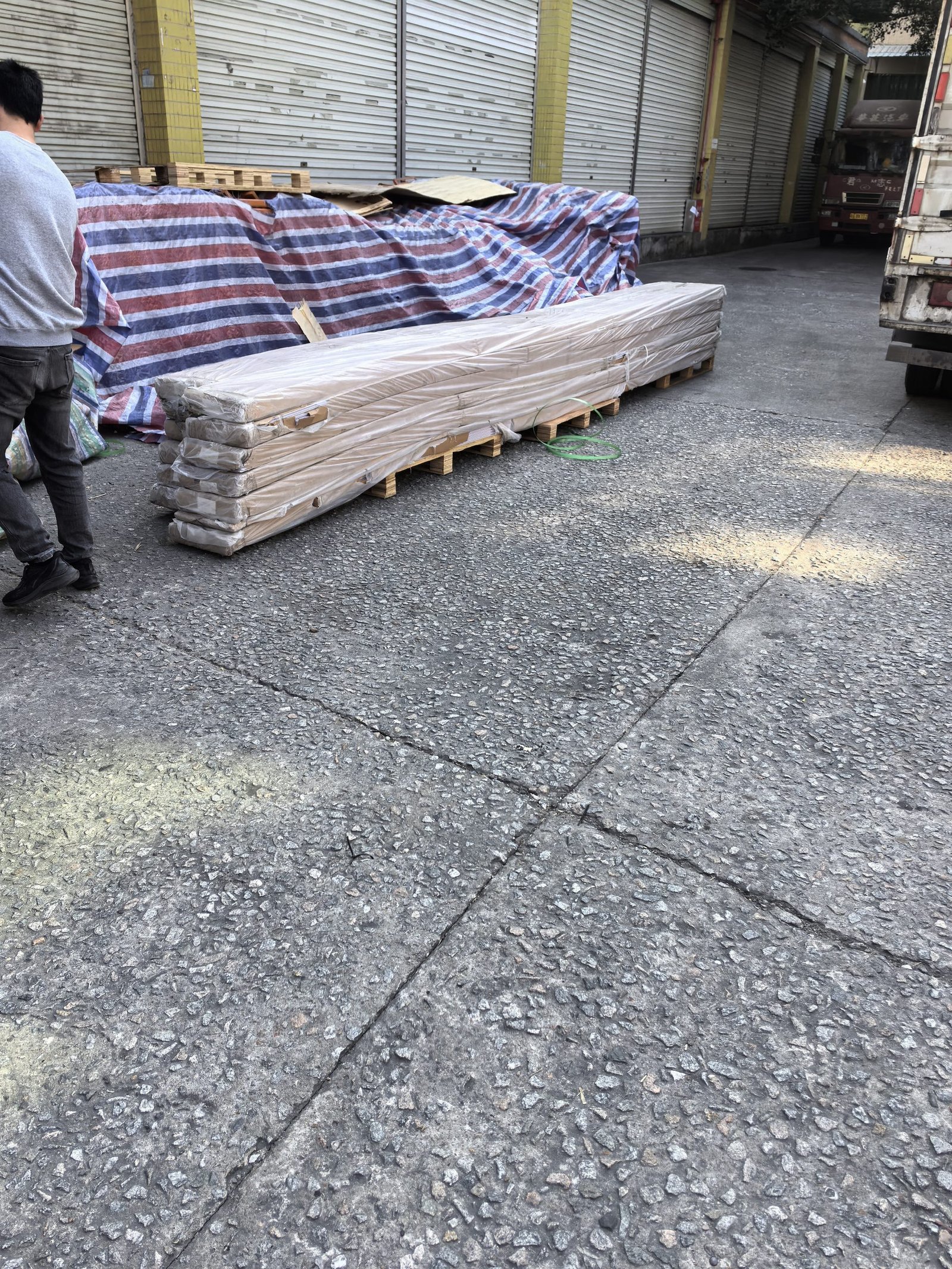 Freight consolidation for export